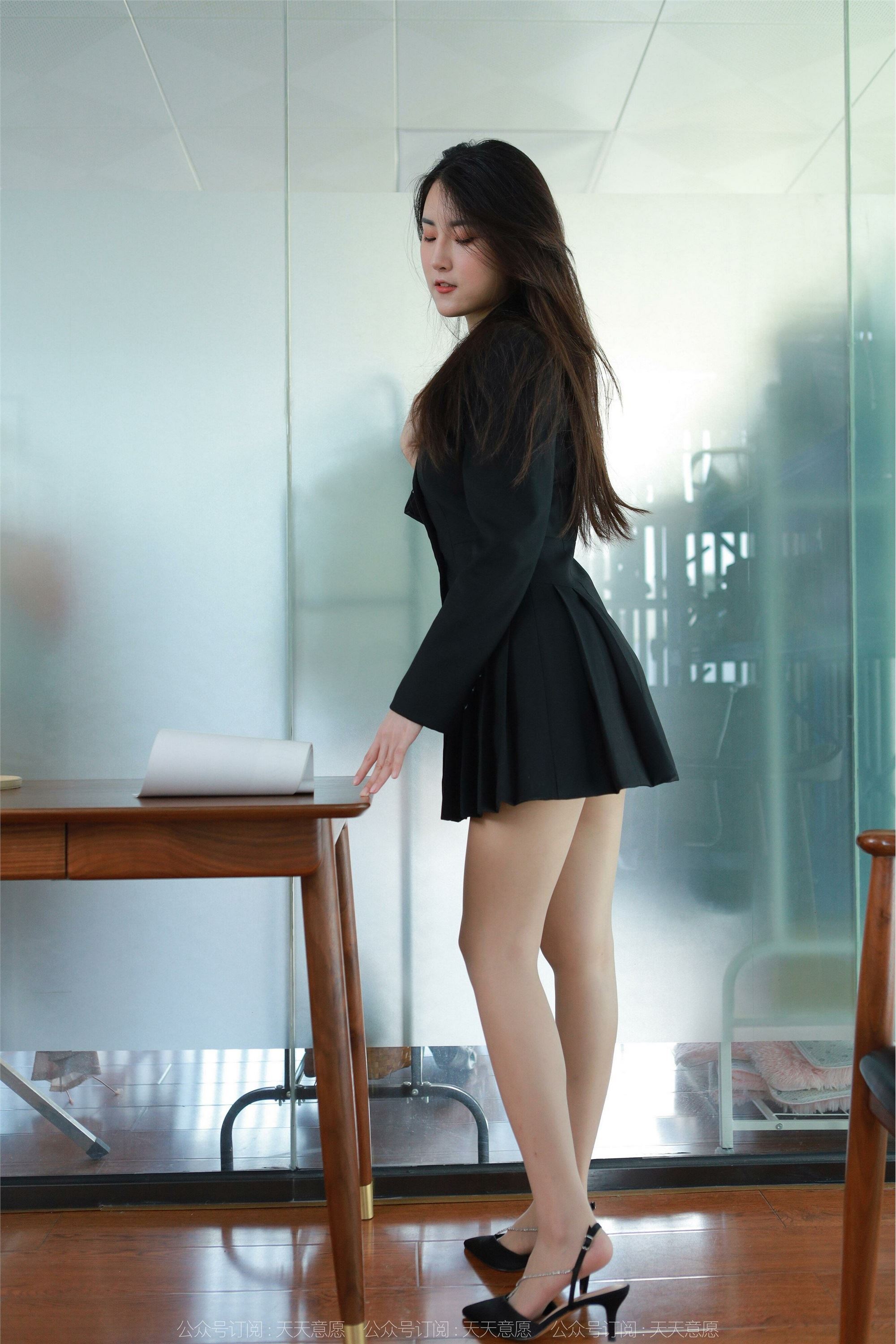 IESS异思趣向  2022.04.20 丝享家 1065：小宝《黑色百褶裙》